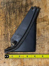 Cargar imagen en el visor de la galería, sold local jan2026——f 115 hp Yamaha FITTING PLATE bottom cowl 68V-42738-00-5B four stroke 2000-2008