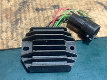 Cargar imagen en el visor de la galería, f 50 hp Yamaha 62Y-81960-00-00 voltage RECTIFIER & REGULATOR 1995-2000 four stroke  Mercury YamaMerc sh640c-13