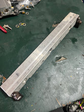 Lade das Bild in den Galerie-Viewer, 250 hp Yamaha FUEL DELIVERY PIPE 2 60V-13171-00-00 two stroke HPDI 2003-2009 some compatibility 200 225 300 hp