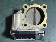 Cargar imagen en el visor de la galería, f 250 hp Yamaha intake THROTTLE BODY 6P2-13750-00-00 four stroke 2005-2010