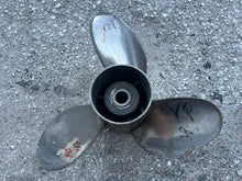 Cargar imagen en el visor de la galería, Volvo Penta 3855144 STAINLESS STEEL 3-blade RH Propeller 14 1/2 x 22 Pitch Standard Rotation Prop 19 spline