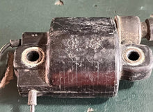 Load image into Gallery viewer, OEM 75 85 90 hp Yamaha 688-85570-11-00 Ignition coil cm61-30 1989-96 two stroke 5” boot cord