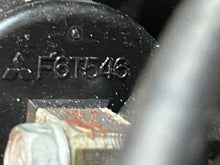 Cargar imagen en el visor de la galería, f 225 200 hp Yamaha 3 IGNITION COILS f6t546 w BRACKET 69J-82310-00-00 69J-82316-00-00 four stroke 2002-2010 crossover Mercury 888309