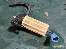 Cargar imagen en el visor de la galería, DF 200 hp Suzuki FUEL FILTER 15410-92J01 four stroke 2019 some compatibility 150 175 hp