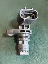 Lade das Bild in den Galerie-Viewer, DF 115 140 Suzuki Crankshaft Position Sensor J5T34372 33220-64L10 Four Stroke 2015-2024 compatible with some 40 50 60 70 75 80 90 100 150 175 200 hp