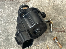 Cargar imagen en el visor de la galería, DF 200 hp Suzuki IAC VALVE intake manifold 18137-93J00 18137-93J01 four stroke 2015-2019 some 150 175 compatibility