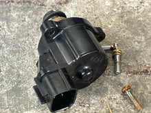 Cargar imagen en el visor de la galería, DF 200 hp Suzuki IAC VALVE intake manifold 18137-93J00 four stroke 2015-2019 some 150 175 compatibility