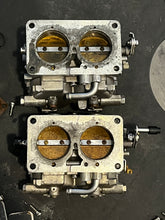 Lade das Bild in den Galerie-Viewer, 115 hp Yamaha CARBURETOR SET 6E5-14301-15-00 6E5-14302-15-00 1986-95 two stroke oem 6E515