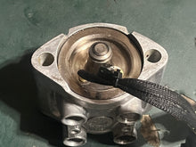 Cargar imagen en el visor de la galería, 90 hp Evinrude E-tec fuel injector strbd 5008826 & 5007147 2008-2012 two stroke 5008475 353518 353253 352875