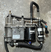 Cargar imagen en el visor de la galería, 200 hp Mercury Optimax 2.5 liter VST 859174T06 850249c1 855432T05 855427A1 855434T04 PUMP 8558432 TWO STROKE