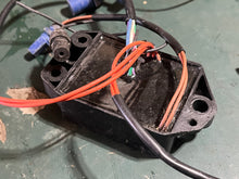 Cargar imagen en el visor de la galería, 115 112 90 88 hp Johnson Evinrude CDI POWER PACK 113-4028 V-4 crossflow TWO STROKE omc brp