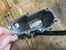 Load image into Gallery viewer, f 115 hp Yamaha 68V-14181-00-00 vst fuel FLOAT CHAMBER BODY 2000-2011 68V-14567-00-00 SCREWS four stroke