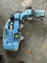 Cargar imagen en el visor de la galería, 60 hp Evinrude e-tec OIL TANK ASSY 5007951 CAP 5008406 PUMP & MANIFOLD Assembly 5007950 two stroke 2010-up