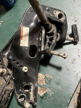 Cargar imagen en el visor de la galería, DF 30 hp Suzuki STERN BRACKETS clamp stbd 41111-94LA0-YAY port 41121-94LA0-YAY CLAMP SHAFT tilt tube 41130-94LA0 four stroke 2018
