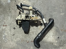 Lade das Bild in den Galerie-Viewer, f 225 200 hp Yamaha vst FLOAT CHAMBER COVER 69J-14182-10-00 four stroke 2005-2010