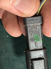 Lade das Bild in den Galerie-Viewer, 200 225 250 hp Johnson Evinrude SHIFT ARM ASSY with SWITCH 0586437 331737 433481 431908 two stroke