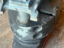 Cargar imagen en el visor de la galería, 150 155 hp Johnson & Evinrude 20” MIDSECTION HOUSING 0332744 SWIVEL 0432708 STEERING ARM 0392519 two stroke CROSSFLOW 1987-1992 4 & 6 cylinder for use with Old-style trim