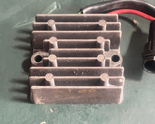 Load image into Gallery viewer, F 100 80 hp Yamaha Regulator Rectifier 67F-81960-10-00 67f-81960-00-00 four stroke 2002 outboard electrical