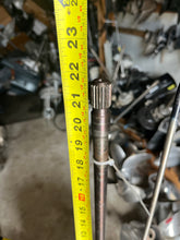 Cargar imagen en el visor de la galería, 175 hp Evinrude Ficht GEAR CASE COMPLETE 5005551 painted 0351907 case 5005401 765402 Upper Drive Shaft 20 Inch 5000615 two stroke 1993-2001 measures 18 3/8” from water pump housing top shifts & pressure tests, mainly fresh water lake motor