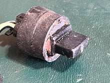 Lade das Bild in den Galerie-Viewer, DT 150 200 hp Suzuki AIR TEMPERATURE SENSOR 34830-92E00 two stroke Super 6 1987-1995 compat 225 hp 1990-2003, compat DT 115 140 hp 34830-94600 1986-2001