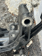 Load image into Gallery viewer, DF 60 70 hp Suzuki STEERING BRACKET 43750-99E02-0EP SWIVEL BRACKET 43111-99E00-0EP four stroke 1998-2009 compatible up to df140