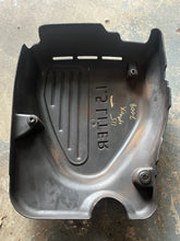 Cargar imagen en el visor de la galería, 115 hp Mercury Optimax FLYWHEEL COVER 880198T Two Stroke 3 Cylinder DFI 2008