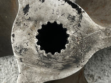 Lade das Bild in den Galerie-Viewer, Mercury Racing 15x22 pitch PROPELLER counter-rotation 3-Blade Cleaver Prop 15x22L T25L