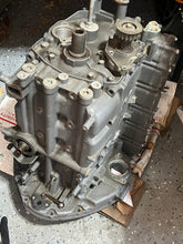 Cargar imagen en el visor de la galería, BF 115 130 hp Honda Cylinder Block w rotating assy 1997 Four stroke