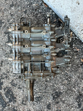 Cargar imagen en el visor de la galería, DT 25 hp Suzuki CYLINDER ASSY crankcase 11301-95D12-0ED two stroke 1988-2000 compat 30 hp ‘88-97 with 15” EXHAUST TUBE 14211-95D30