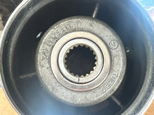 Lade das Bild in den Galerie-Viewer, Turbo Boat Propeller Right Hand 14 1/4 x 15 Pitch Stainless VO142515RA OMC COBRA VOLVO