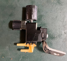 Load image into Gallery viewer, BF 225 175 200 250 hp Honda AIR BYPASS VALVE 36163-ZY3-003 four stroke 2002-up