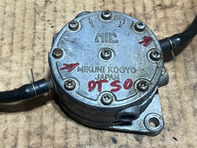 Cargar imagen en el visor de la galería, DT 50 65 hp Suzuki 15100-95201 FUEL PUMP 1980-1983 TWO STROKE