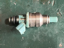 Cargar imagen en el visor de la galería, DT 225 hp Suzuki FUEL INJECTOR 15710-92E01 195500-2270 two stroke 1990-2003 DENSO