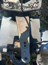 Cargar imagen en el visor de la galería, 130 115 hp Yamaha 25” midsection with CLAMP BRACKETS 64E-43111-01-8D 64E-43112-01-8D, SWIVEL BRACKET 64E-43311-20-8D, 25” STEERING BRACKET ARM 6E5-42510-B1-8D, 25” UPPER CASING 6E5-45111-23-8D two stroke 1997-2012 some compatibility with 150 175 200 hp