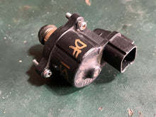 Load image into Gallery viewer, DF 150 175 200 250 hp Suzuki IAC VALVE 18137-93J00 intake sensor FOUR STROKE