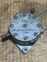Cargar imagen en el visor de la galería, DT 90 100 150 175 200 225 hp Suzuki 15200-87D10 FUEL PUMP two stroke 1988-2000