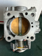 Cargar imagen en el visor de la galería, DF 140 115 hp Suzuki THROTTLE BODY four stroke 13300-90J00 2002-2012 some compatibility 90 100 hp