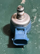 Load image into Gallery viewer, 135 150 175 HP Mercury Air injector Blue 883078A3 883078 8M6001743 two stroke DFI OPTIMAX