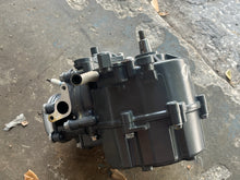 Cargar imagen en el visor de la galería, DF 2.5 hp Suzuki  CYLINDER BLOCK crankcase 11200-97J20 HEAD COVER 11110-97J30 four stroke 2023-2024