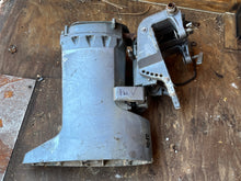 Lade das Bild in den Galerie-Viewer, 40 50 hp Yamaha 20” manual tilt MIDSECTION UPPER CASING 6H4-45111-10-4D SWIVEL 697-43311-03-4D STEERING ARM 6H4-42510-02-4D EXHAUST 6H4-41137-00-94 stern CLAMPS 697-43112-03-4D 697-43111-04-4D Two Stroke 2 cylinder 1994