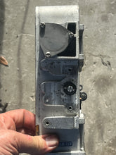 Cargar imagen en el visor de la galería, 250 225 hp Mercury THROTTLE BODY 827693T4 Two Stroke EFI 1994-1998