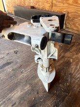 Cargar imagen en el visor de la galería, 25 hp Evinrude E-tec 20” MIDSECTION SWIVEL 0356963 STEERING ARM 5009612 EXHAUST HOUSING 5008164 0355927 two stroke 2010-up e25DPSLABF