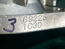 Cargar imagen en el visor de la galería, 75 hp Yamaha CARBURETOR SET carb 1 692-14301-45-00 CARB 2 692-14302-45-00 CARB 3 692-14303-45-00 two stroke 1995-2000 ACCELERATOR LEVER ROD 688-41217-01-00, CHOKE ROD 2 688-41257-01-00