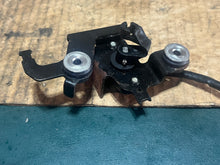 Cargar imagen en el visor de la galería, 150 - 250 hp Yamaha 61A-85885-00-00 Throttle Sensor & dif bracket TPS two stroke