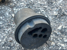 Cargar imagen en el visor de la galería, BF 150 135 hp Honda REMOTE CONTROL CABLE GROMMET 40105-ZY6-010 four stroke