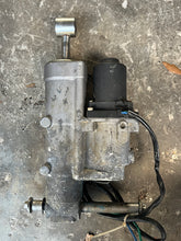 Lade das Bild in den Galerie-Viewer, vf 90 75 hp Yamaha POWER TRIM & TILT 6FP-43800-00-00 LOWER MOUNT PIN 6EK-43818-00-00 four stroke 2016-2022