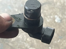 Cargar imagen en el visor de la galería, 350 hp Mercury Verado CAMSHAFT POSITION SENSOR 8M0011987 four stroke 135 - 400 hp