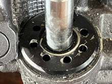 Lade das Bild in den Galerie-Viewer, PARTS f 150 hp Yamaha PTT POWER TRIM UNIT 63P-43800-13-00 four stroke NEEDS NEW MOTOR