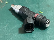 Cargar imagen en el visor de la galería, DF 60 50 40 hp Suzuki FUEL INJECTOR 15710-85K00 Four Stroke 2011-2024