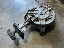 Cargar imagen en el visor de la galería, 30 25 hp Yamaha RECOIL STARTER pull 689-15710-03-00 two stroke 1984-1993